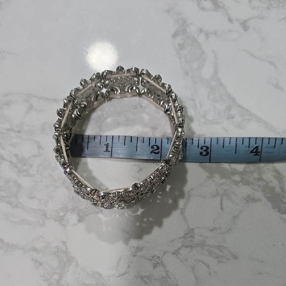 Elegant Bracelet - Picture 7 of 7